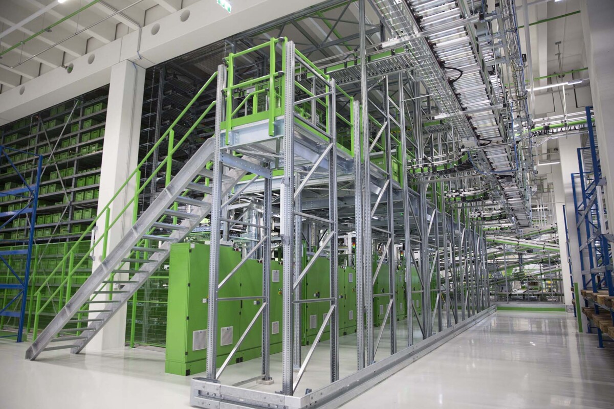 Shuttle skladišni sistem za skladišne kutije