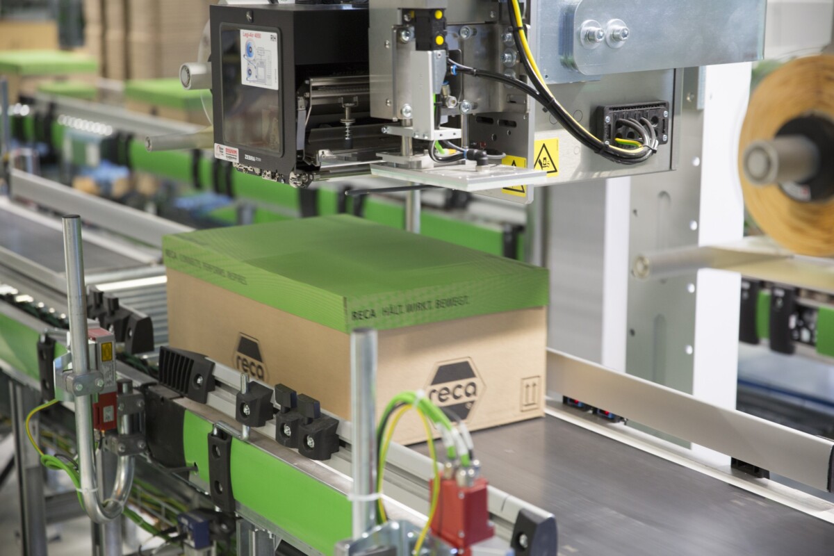 Stroj za etiketiranje